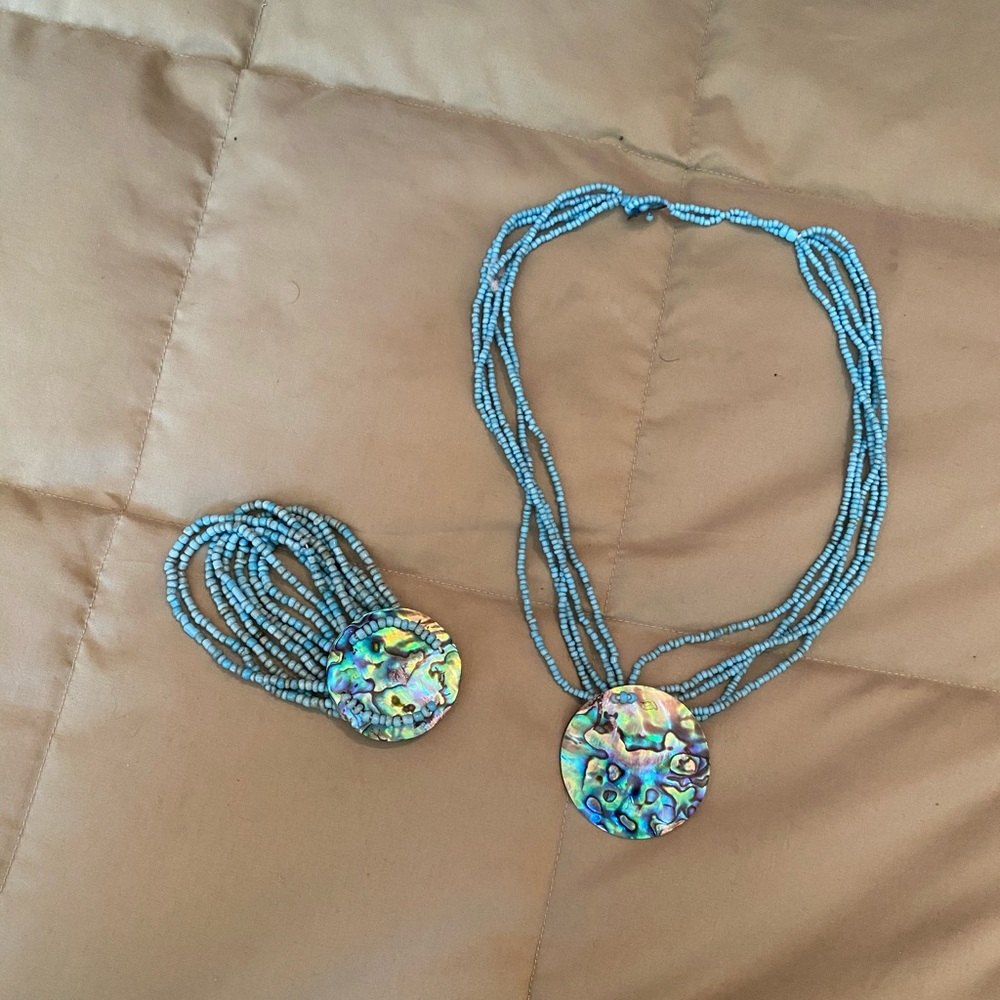 Turquoise polished shell necklace and bracelet set